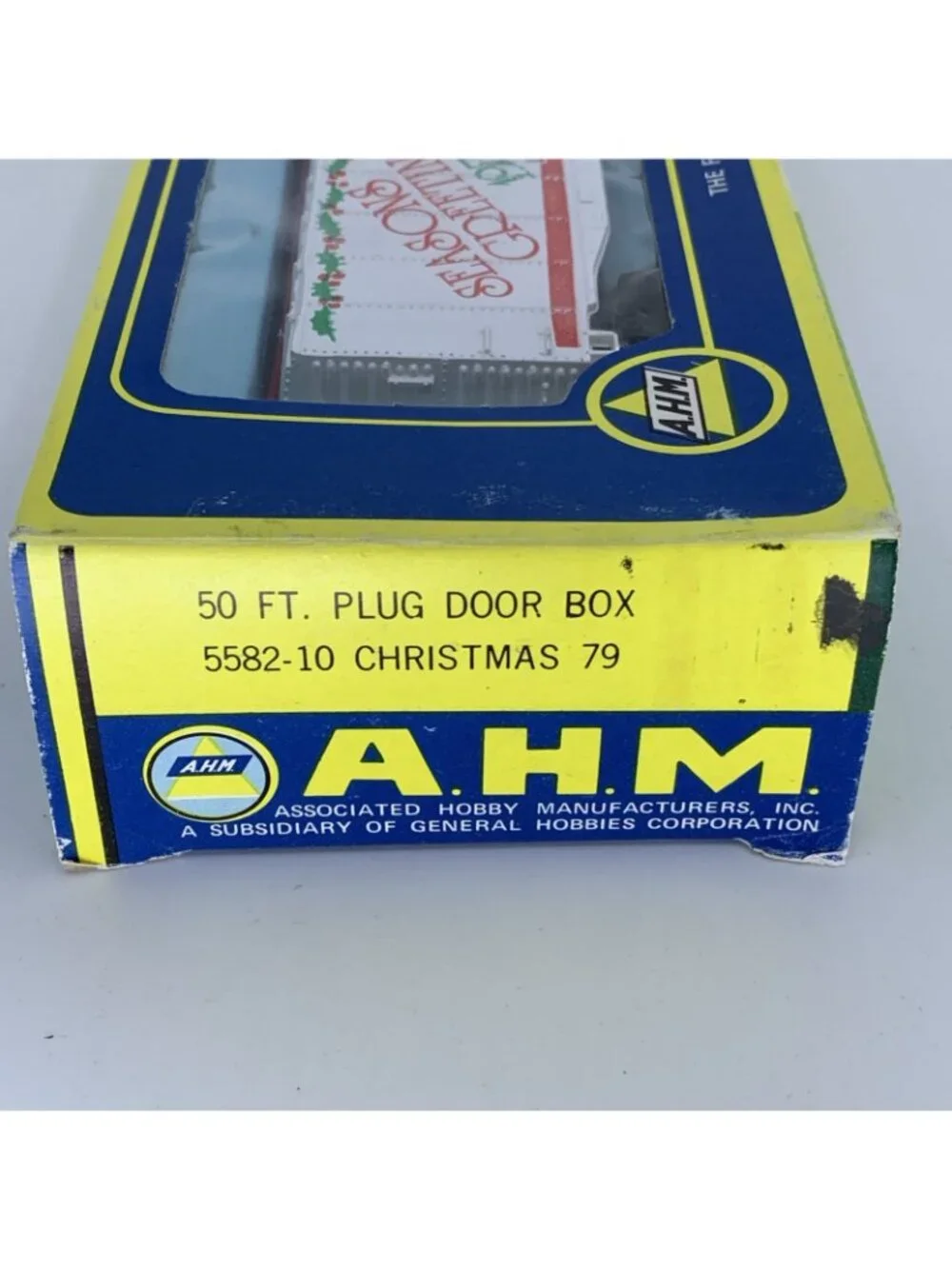 AHM 5582-10 HO Scale Christmas 1979 Seasons Greetings 50' Plug Door Boxcar Vtg